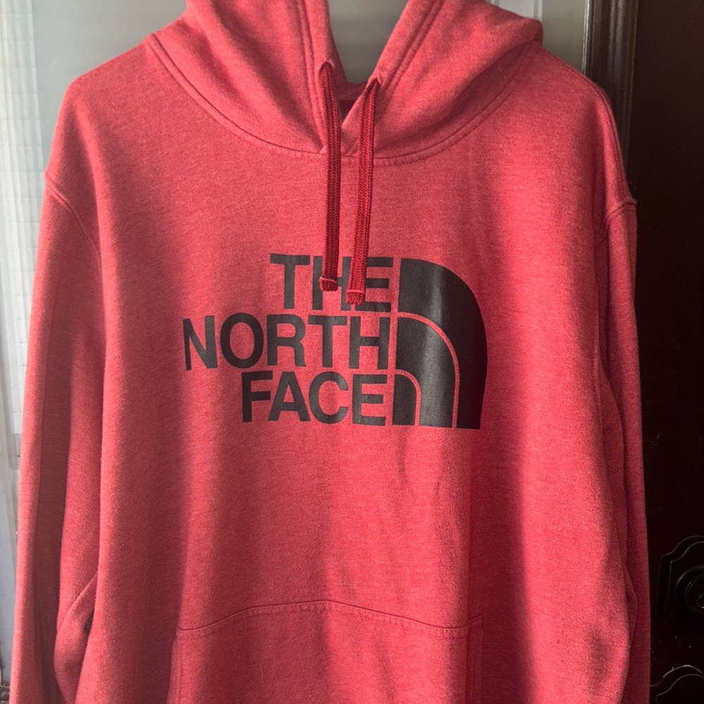 NORTH FACE HOODIE XXL (fits a woman’s 3x fine)